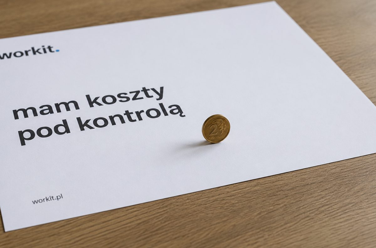 Plansza workit. z hasłem „mam koszty pod kontrolą” i monetą — symbol kontroli kosztów druku w modelu MPS